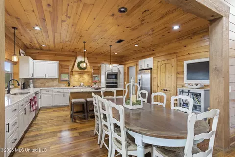 Dining - 11281 Mississippi 21, Forest, MS 39074 photo 1 of 1