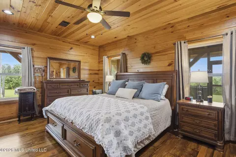 Bedroom - 11281 Mississippi 21, Forest, MS 39074 photo 2 of 7