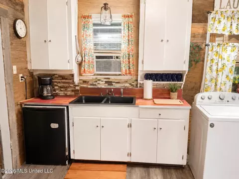 Kitchen - 3492 S Us 49, Florence, MS 39073 photo 1 of 1