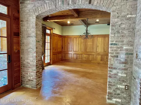 Dining - 49 Stirling Rd, Natchez, MS 39120 photo 3 of 5