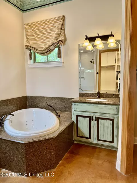 Bath - 49 Stirling Rd, Natchez, MS 39120 photo 4 of 8
