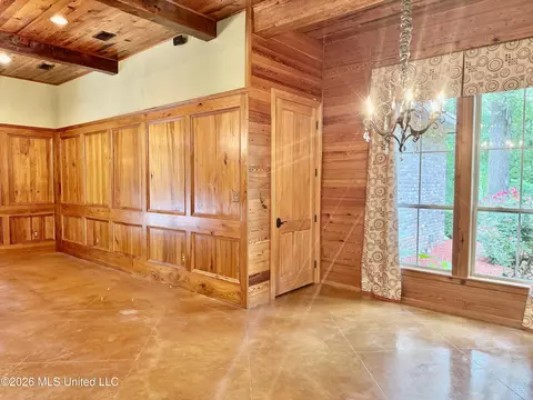 Dining - 49 Stirling Rd, Natchez, MS 39120 photo 5 of 5