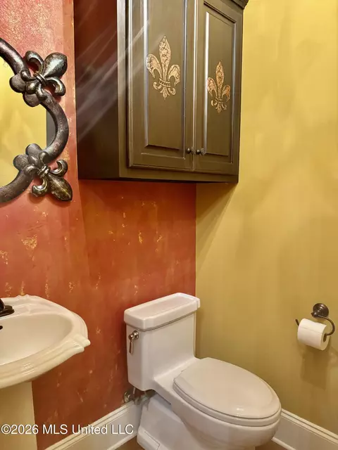 Bath - 49 Stirling Rd, Natchez, MS 39120 photo 1 of 8