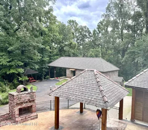 Exterior - 49 Stirling Rd, Natchez, MS 39120 photo 3 of 17