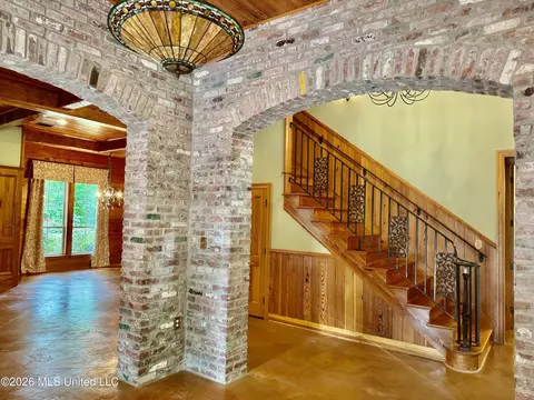 Entry Way - 49 Stirling Rd, Natchez, MS 39120 photo 4 of 7