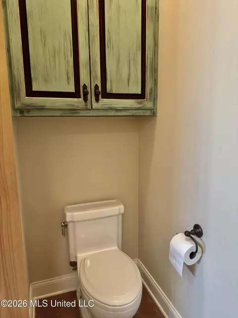 Bath - 49 Stirling Rd, Natchez, MS 39120 photo 2 of 8