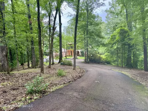 Exterior - 49 Stirling Rd, Natchez, MS 39120 photo 7 of 17