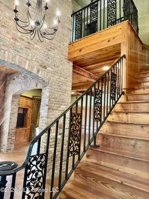 Entry Way - 49 Stirling Rd, Natchez, MS 39120 photo 5 of 7
