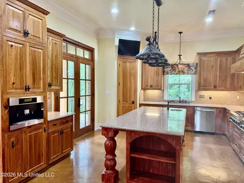 Kitchen - 49 Stirling Rd, Natchez, MS 39120 photo 5 of 8