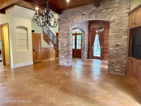 Living - 49 Stirling Rd, Natchez, MS 39120 photo 4 of 4
