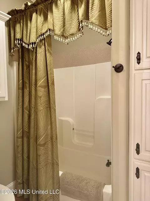 Bath - 49 Stirling Rd, Natchez, MS 39120 photo 8 of 8