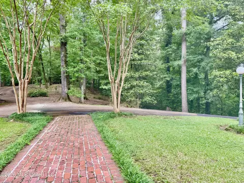 Exterior - 49 Stirling Rd, Natchez, MS 39120 photo 2 of 17