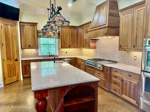 Kitchen - 49 Stirling Rd, Natchez, MS 39120 photo 4 of 8