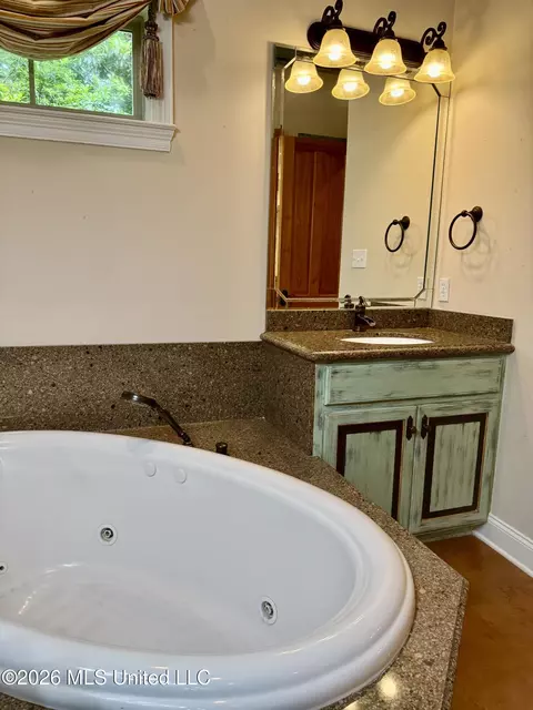 Bath - 49 Stirling Rd, Natchez, MS 39120 photo 5 of 8
