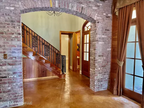 Entry Way - 49 Stirling Rd, Natchez, MS 39120 photo 3 of 7