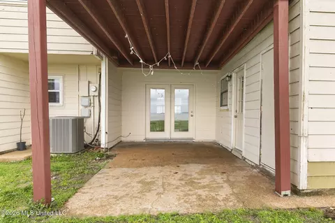 Exterior - 1056 Windrose Dr, Brandon, MS 39047 photo 6 of 6