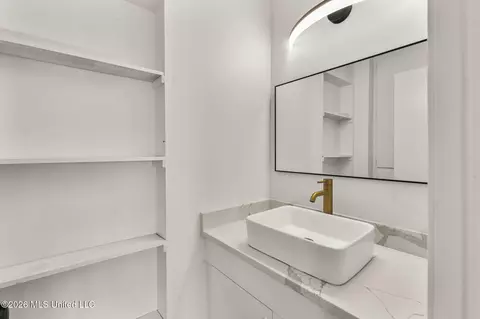 Bath - 1056 Windrose Dr, Brandon, MS 39047 photo 2 of 3