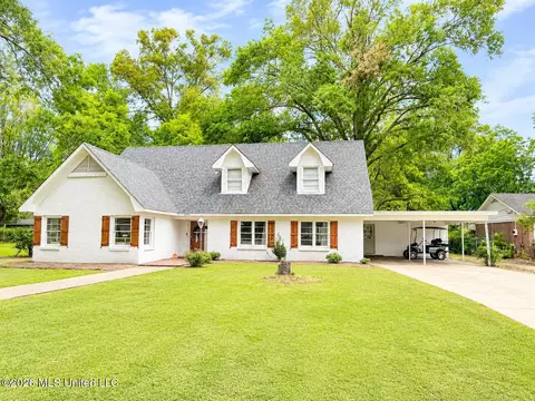 409 E Park Ave, Greenwood, MS 38930