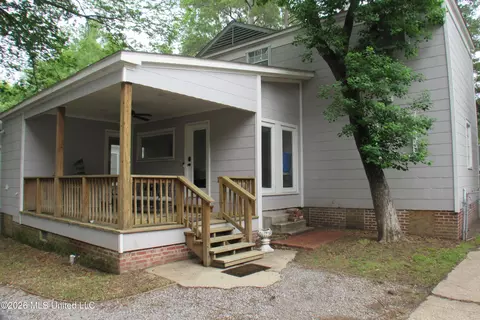 Exterior - 111 Pinehaven Dr, Jackson, MS 39202 photo 6 of 8