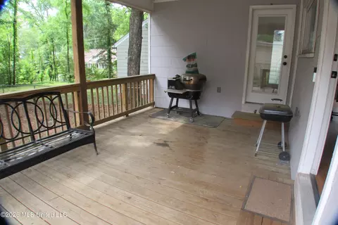 Exterior - 111 Pinehaven Dr, Jackson, MS 39202 photo 4 of 8