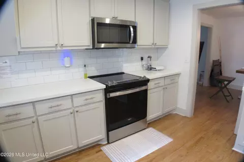 Kitchen - 111 Pinehaven Dr, Jackson, MS 39202 photo 1 of 2