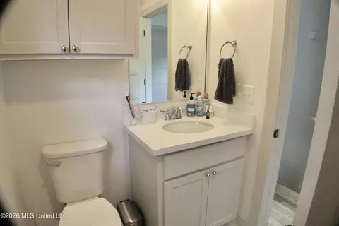 Bath - 111 Pinehaven Dr, Jackson, MS 39202 photo 6 of 7