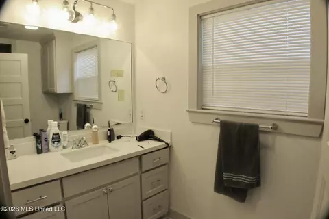 Bath - 111 Pinehaven Dr, Jackson, MS 39202 photo 3 of 7