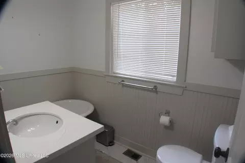 Bath - 111 Pinehaven Dr, Jackson, MS 39202 photo 1 of 7