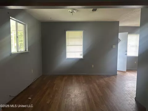 Living - 3655 Horton St, Jackson, MS 39213 photo 9 of 11