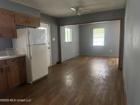 Living - 3655 Horton St, Jackson, MS 39213 photo 1 of 11