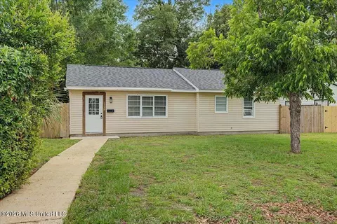 1775 Vaughn St, Biloxi, MS 39531