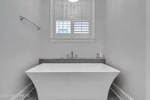 Bath - 110 Bristol Ln, Madison, MS 39110 photo 6 of 9