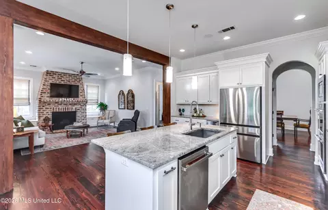 Kitchen - 110 Bristol Ln, Madison, MS 39110 photo 5 of 8