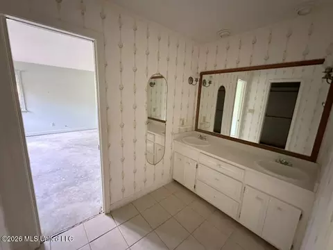 Bath - 566 S Deerfield Dr, Canton, MS 39046 photo 1 of 4