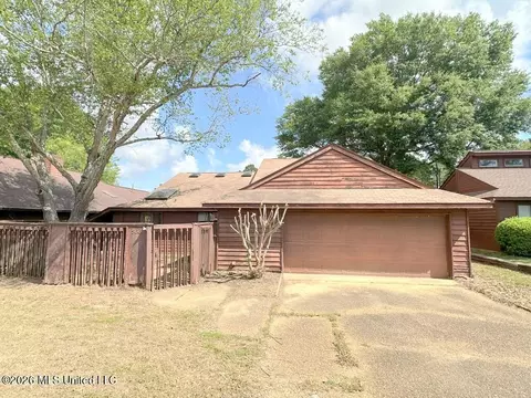 566 S Deerfield Dr, Canton, MS 39046