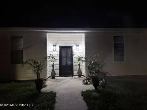6043 Holly Dr, Bay Saint Louis, MS 39520