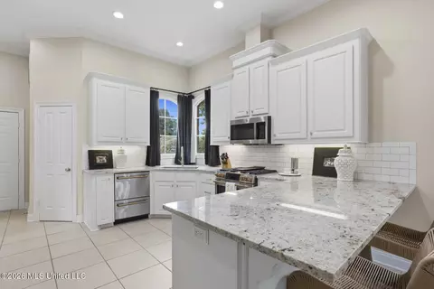 Kitchen - 407 Belle Pointe Ln, Madison, MS 39110 photo 3 of 7