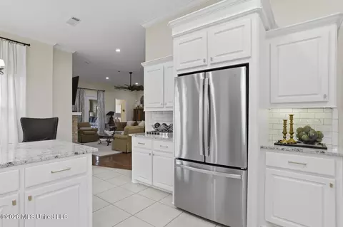 Kitchen - 407 Belle Pointe Ln, Madison, MS 39110 photo 7 of 7