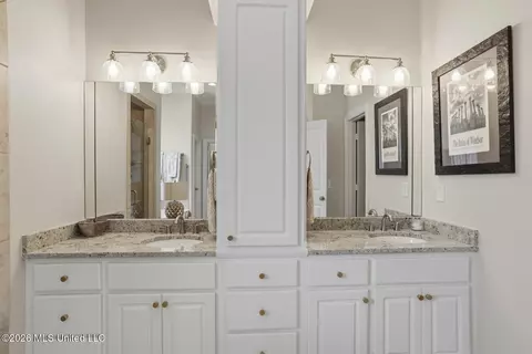 Bath - 407 Belle Pointe Ln, Madison, MS 39110 photo 2 of 7