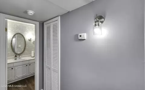 Entry Way - 5025 Wayneland Dr #D12, Jackson, MS 39211 photo 3 of 3