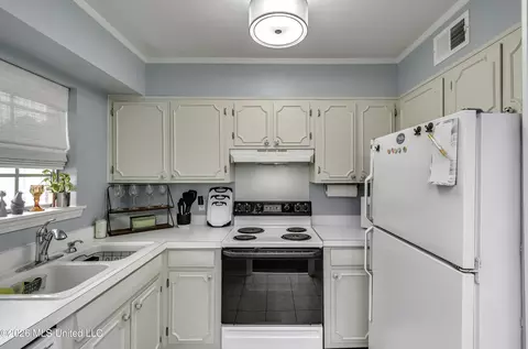 Kitchen - 5025 Wayneland Dr #D12, Jackson, MS 39211 photo 1 of 3