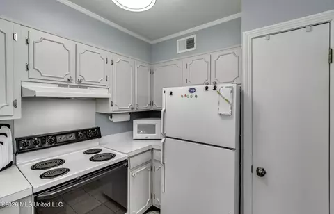 Kitchen - 5025 Wayneland Dr #D12, Jackson, MS 39211 photo 3 of 3
