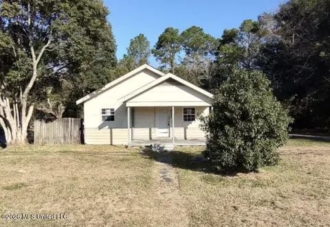 7325 Grierson St, Moss Point, MS 39563