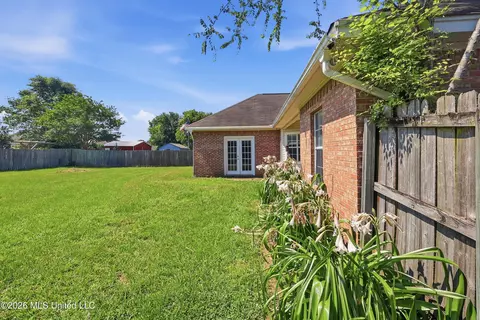 Exterior - 218 Holmar Dr, Brandon, MS 39047 photo 5 of 11