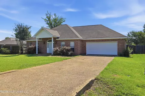 Exterior - 218 Holmar Dr, Brandon, MS 39047 photo 3 of 11
