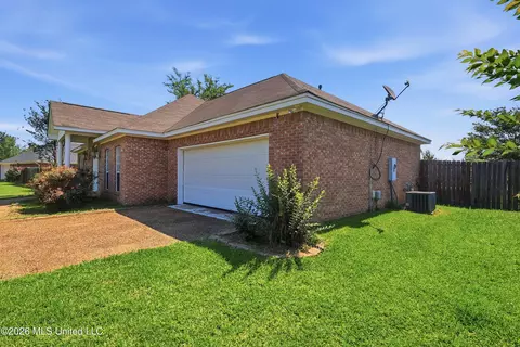 Exterior - 218 Holmar Dr, Brandon, MS 39047 photo 4 of 11