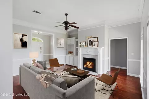 Living - 218 Holmar Dr, Brandon, MS 39047 photo 4 of 5
