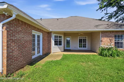 Exterior - 218 Holmar Dr, Brandon, MS 39047 photo 9 of 11