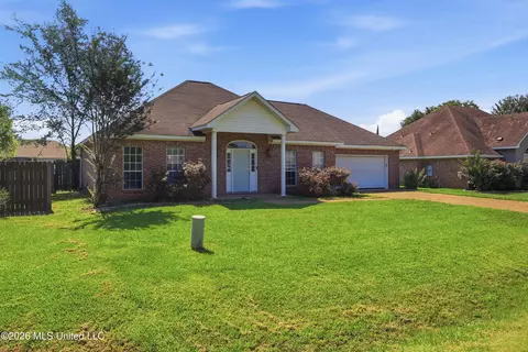 Exterior - 218 Holmar Dr, Brandon, MS 39047 photo 2 of 11