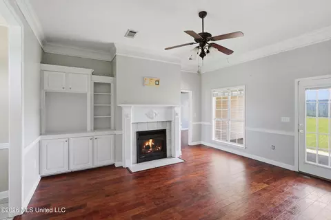 Living - 218 Holmar Dr, Brandon, MS 39047 photo 2 of 5